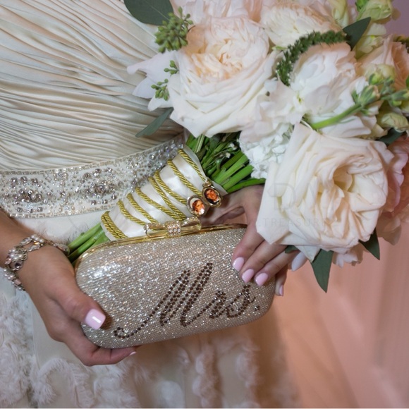 Preserved ivory wedding dress with beaded belt & vail - Picture 8 of 15